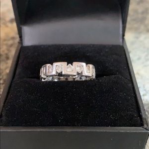 SILVER RING WITH CLEAR STONES